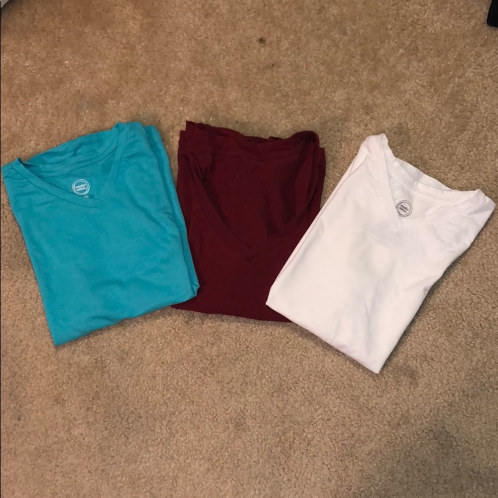 Bundle of 3 v-neck t-shirts